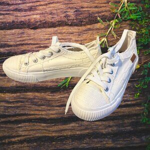 Blowfish Malibu Women's Canvas Lace-up Sneaker